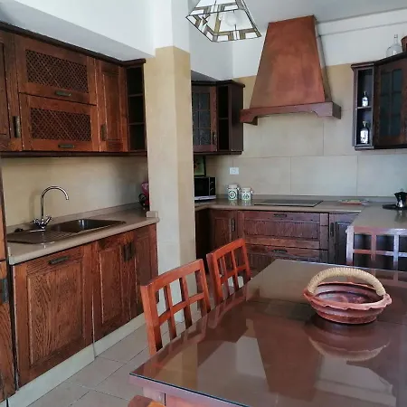 Casa Amagante, En Hoyo De * Mazo