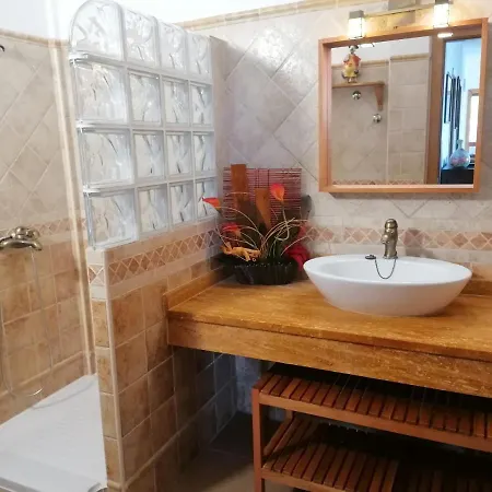 Casa Amagante, En Hoyo De Mazo