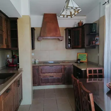 Casa Amagante, En Hoyo De *